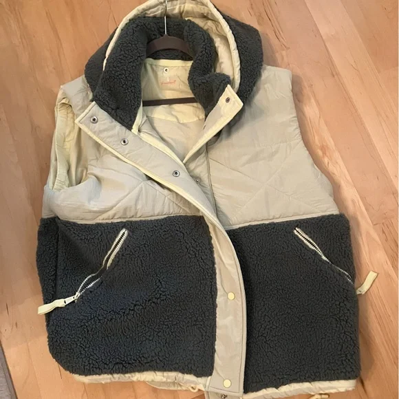 Free People Adventure Awaits fleece hooded vest - Picture 10 of 12